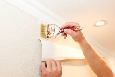 Pose de papier peint à Vélieux — revêtements muraux et toiles de verre